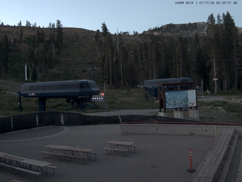 Web Cam: Main Lodge 24 hr 